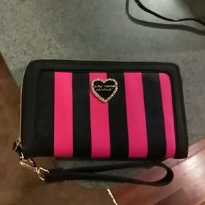 Betsey Johnson NWOT PINK Wristlet 💟